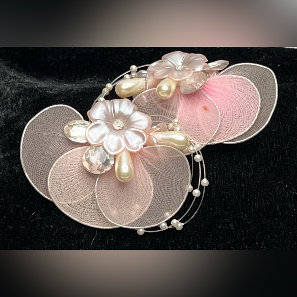 Vintage bridal fan earrings. - Picture 4 of 8